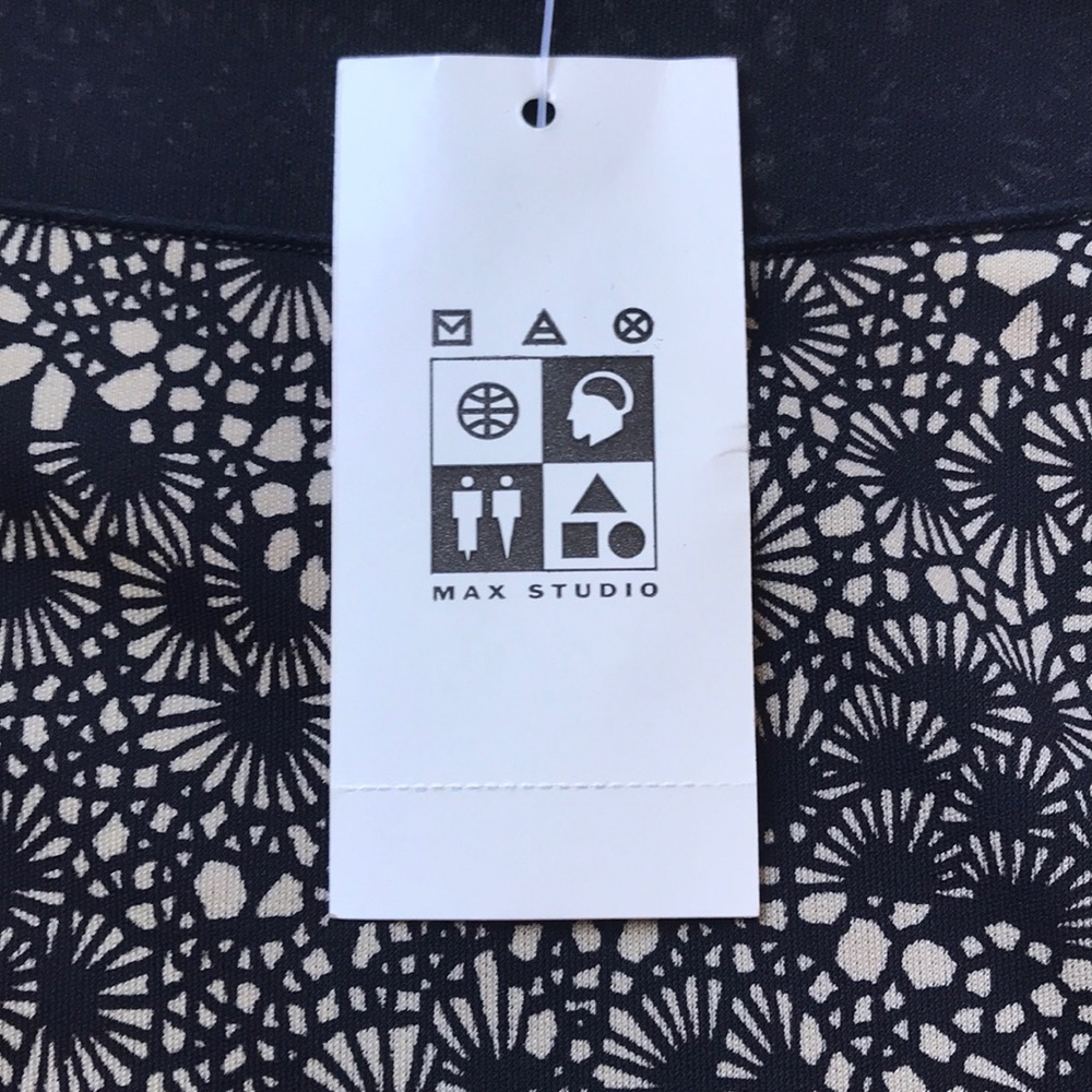Max Studio Top - new with tags - Picture 8 of 8